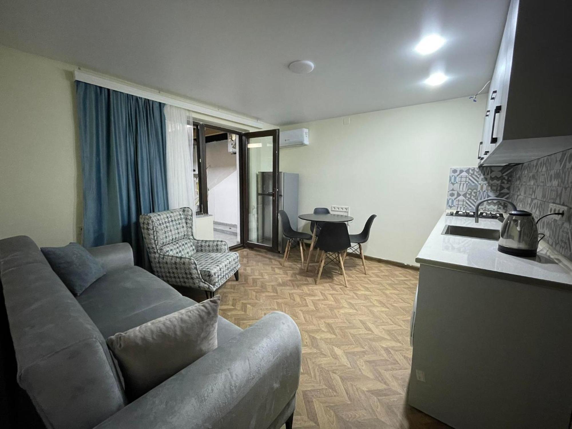 Guest House ERA Square Batoumi Extérieur photo